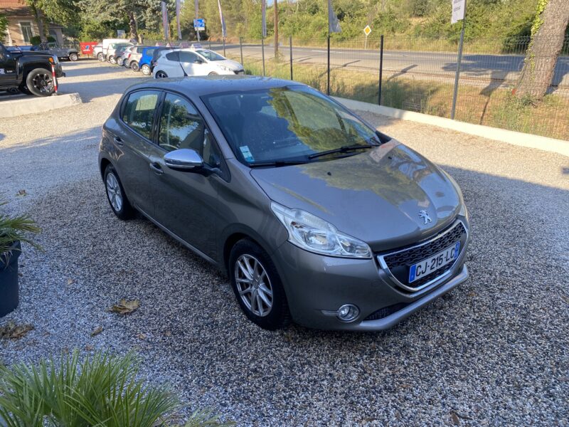 PEUGEOT 208 2012
