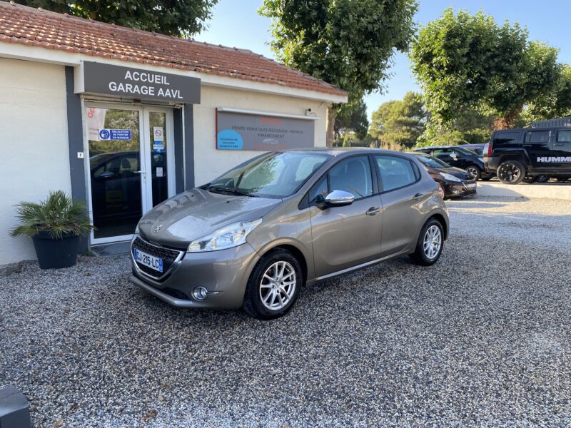 PEUGEOT 208 2012