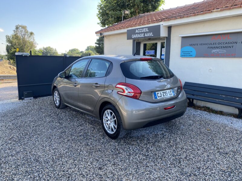 PEUGEOT 208 2012
