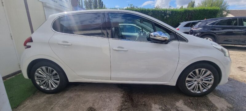 PEUGEOT 208 1.2 BOITE AUTOMATIQUE  110cv ALLURE