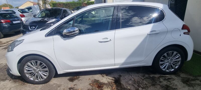 PEUGEOT 208 1.2 BOITE AUTOMATIQUE  110cv ALLURE