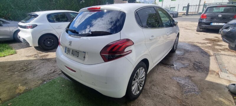 PEUGEOT 208 1.2 BOITE AUTOMATIQUE  110cv ALLURE
