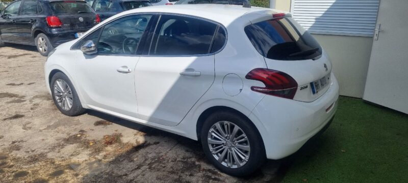 PEUGEOT 208 1.2 BOITE AUTOMATIQUE  110cv ALLURE
