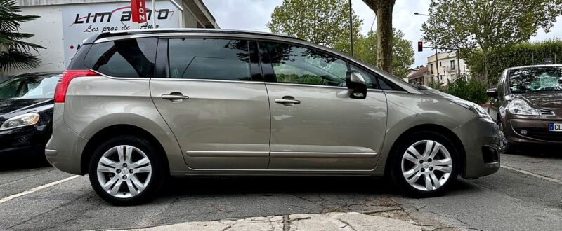 PEUGEOT 5008 2014