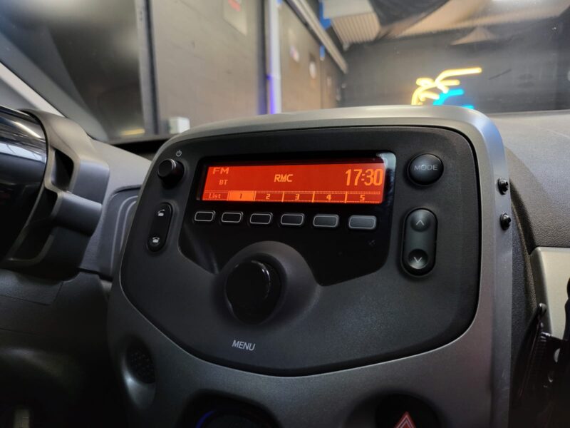 PEUGEOT 108 1.0 VTi 69cv ACTIVE 5 PORTES / 2e MAIN / CLIM / BLUETOOTH / SUIVI PEUGEOT