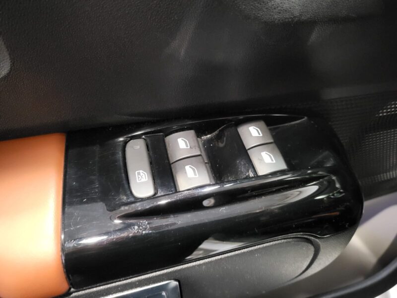 CITROEN C3 III 1.2 PureTech 82cv Shine 5p // APPLE CARPLAY/MIRROR LINK/RADAR DE RECUL