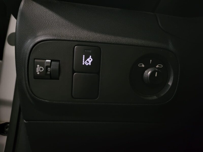 CITROEN C3 III 1.2 PureTech 82cv Shine 5p // APPLE CARPLAY/MIRROR LINK/RADAR DE RECUL