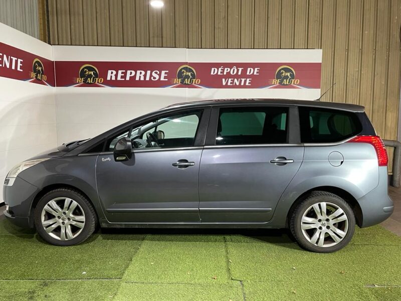 PEUGEOT 5008 2011