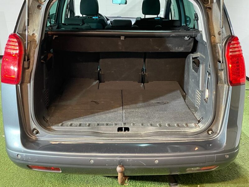 PEUGEOT 5008 2011