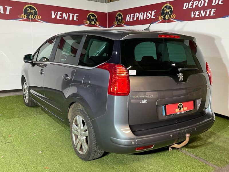 PEUGEOT 5008 2011