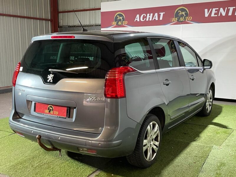 PEUGEOT 5008 2011