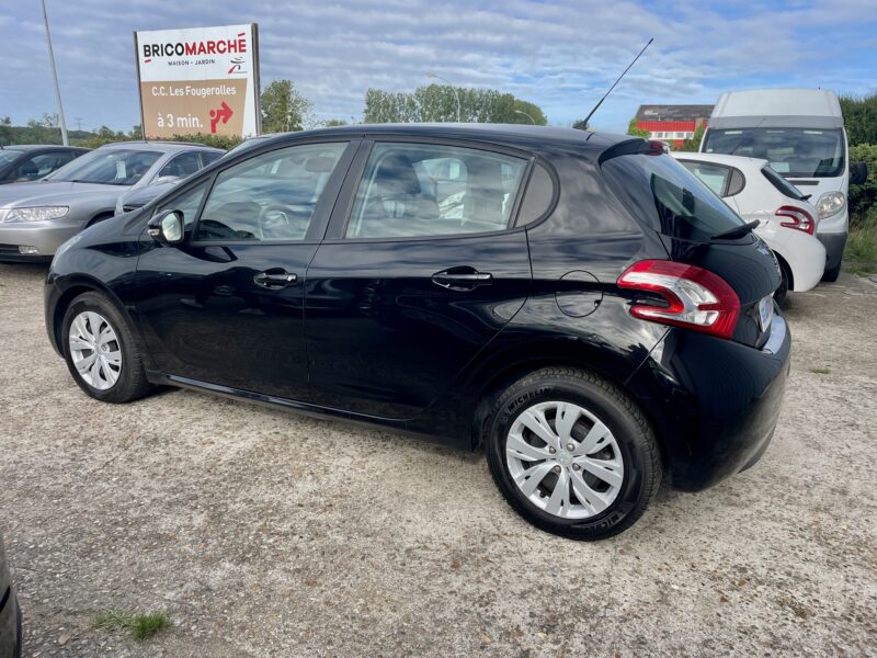 PEUGEOT 208 2015