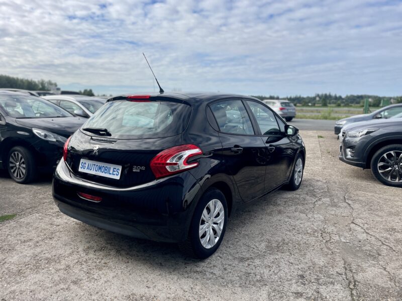PEUGEOT 208 2015