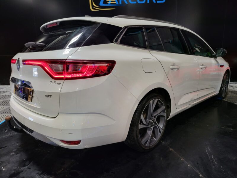 RENAULT MEGANE IV Estate 1.6 dCi 165cv GT EDC 4Control // SIEGES CHAUFFANTS/ACCES MAINS LIBRE/ATTELA