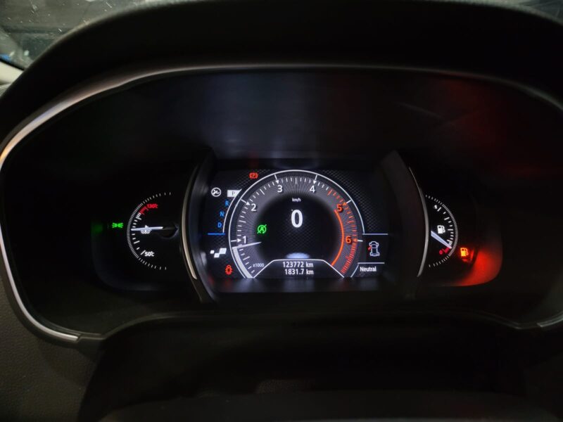 RENAULT MEGANE IV Estate 1.6 dCi 165cv GT EDC 4Control // SIEGES CHAUFFANTS/ACCES MAINS LIBRE/ATTELA