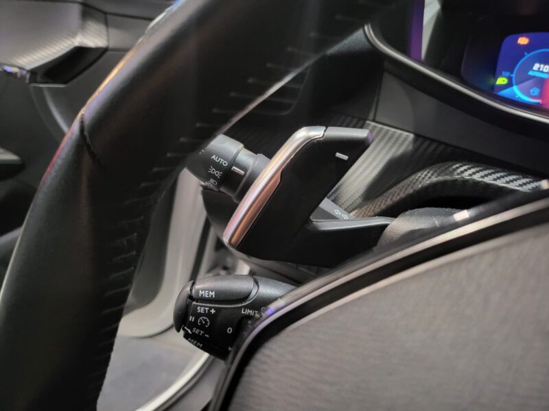 PEUGEOT 208 II 1.2 PureTech 100cv Allure Pack EAT8 // APPLE CARPLAY/MIRROR LINK/CAMERA DE RECUL