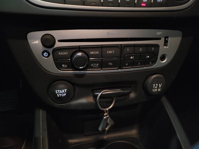 RENAULT MEGANE III 1.2 TCe 115cv Expression 85000kms // GPS TOMTOM/BLUETOOTH/REGULATEUR-LIMITEUR DE 