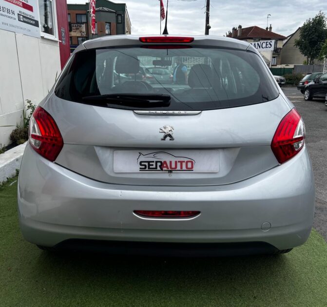 PEUGEOT 208 2014
