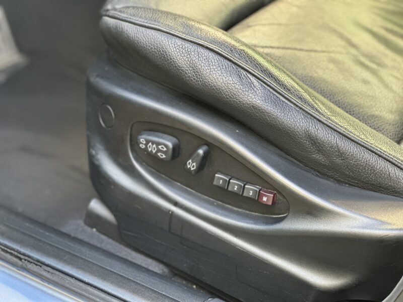 BMW  X3  3.0i  ESS SPORT PAYEZ EN 4 X 