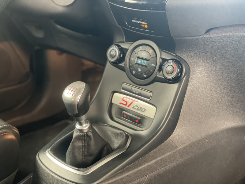 FORD FIESTA 1.6 200CH ST ECOBOOST