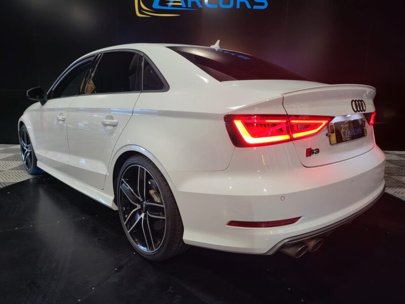 AUDI S3 BERLINE 2.0 TFSI 300cv Quattro S-Tronic 4p // XENONS/PALETTES AU VOLANT/SURPIQURES