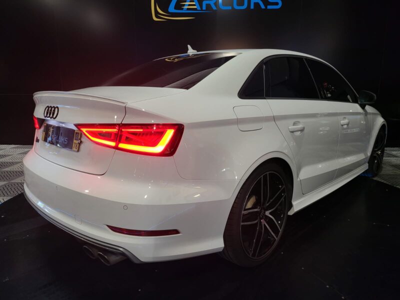 AUDI S3 BERLINE 2.0 TFSI 300cv Quattro S-Tronic 4p // XENONS/PALETTES AU VOLANT/SURPIQURES