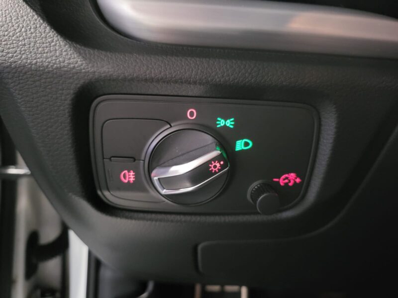 AUDI S3 BERLINE 2.0 TFSI 300cv Quattro S-Tronic 4p // XENONS/PALETTES AU VOLANT/SURPIQURES