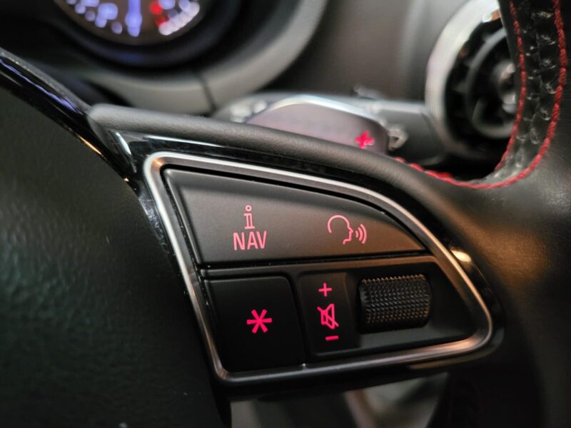 AUDI S3 BERLINE 2.0 TFSI 300cv Quattro S-Tronic 4p // XENONS/PALETTES AU VOLANT/SURPIQURES