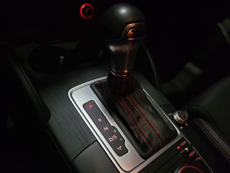 AUDI S3 BERLINE 2.0 TFSI 300cv Quattro S-Tronic 4p // XENONS/PALETTES AU VOLANT/SURPIQURES