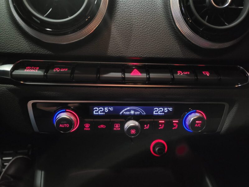 AUDI S3 BERLINE 2.0 TFSI 300cv Quattro S-Tronic 4p // XENONS/PALETTES AU VOLANT/SURPIQURES