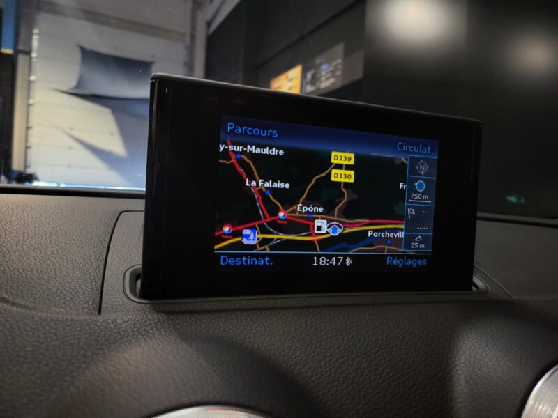 AUDI S3 BERLINE 2.0 TFSI 300cv Quattro S-Tronic 4p // XENONS/PALETTES AU VOLANT/SURPIQURES