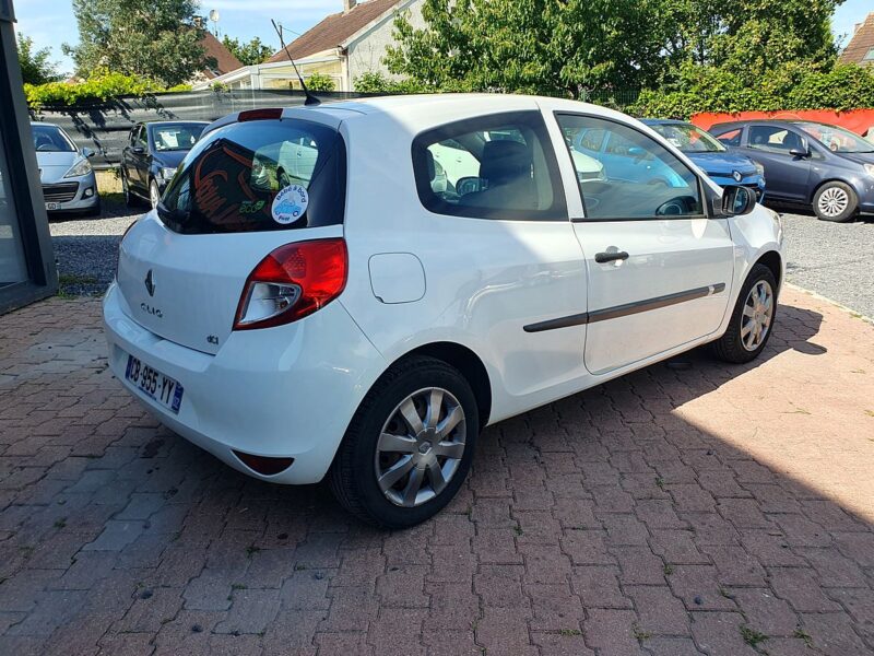 RENAULT CLIO III 2012 / AUTHENTIQUE