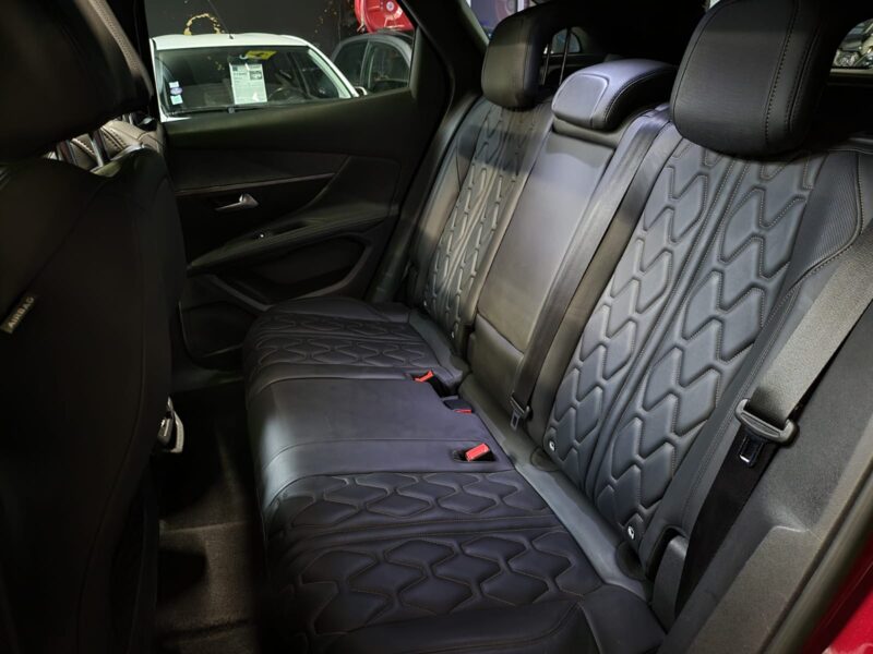 PEUGEOT 3008 1.5 BlueHDi 130CH EAT8 GT LINE / TOIT OUVRANT + CUIR CHAUFFANT ET MASSANT + APPLE CARPL