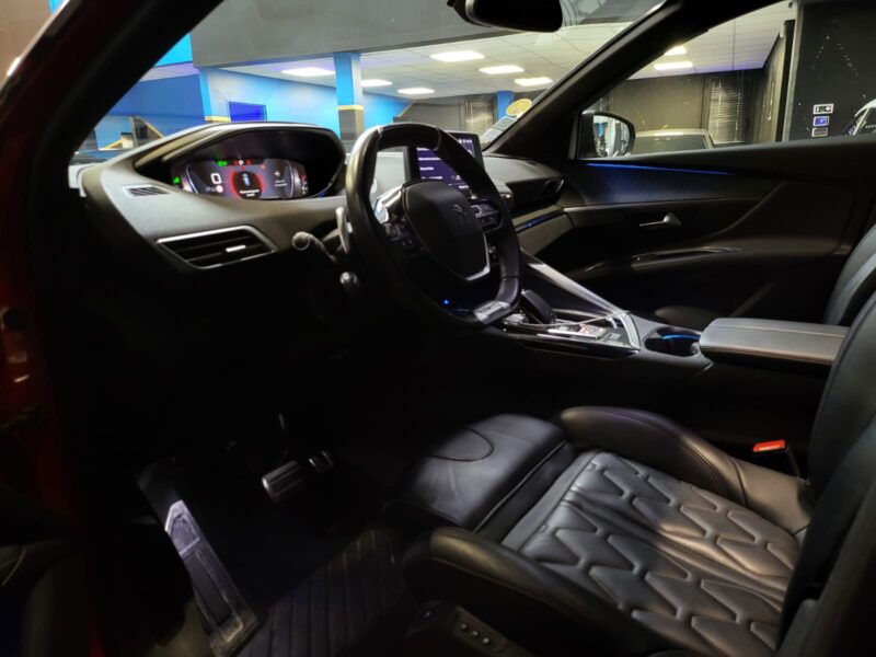 PEUGEOT 3008 1.5 BlueHDi 130CH EAT8 GT LINE / TOIT OUVRANT + CUIR CHAUFFANT ET MASSANT + APPLE CARPL