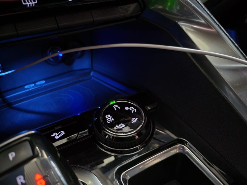 PEUGEOT 3008 1.5 BlueHDi 130CH EAT8 GT LINE / TOIT OUVRANT + CUIR CHAUFFANT ET MASSANT + APPLE CARPL