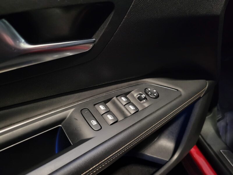 PEUGEOT 3008 1.5 BlueHDi 130CH EAT8 GT LINE / TOIT OUVRANT + CUIR CHAUFFANT ET MASSANT + APPLE CARPL