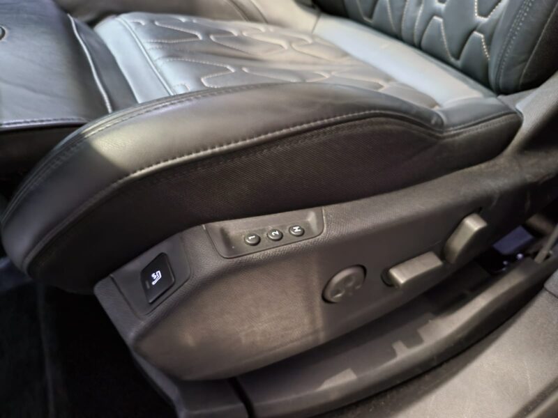 PEUGEOT 3008 1.5 BlueHDi 130CH EAT8 GT LINE / TOIT OUVRANT + CUIR CHAUFFANT ET MASSANT + APPLE CARPL