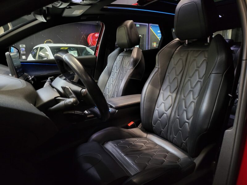 PEUGEOT 3008 1.5 BlueHDi 130CH EAT8 GT LINE / TOIT OUVRANT + CUIR CHAUFFANT ET MASSANT + APPLE CARPL