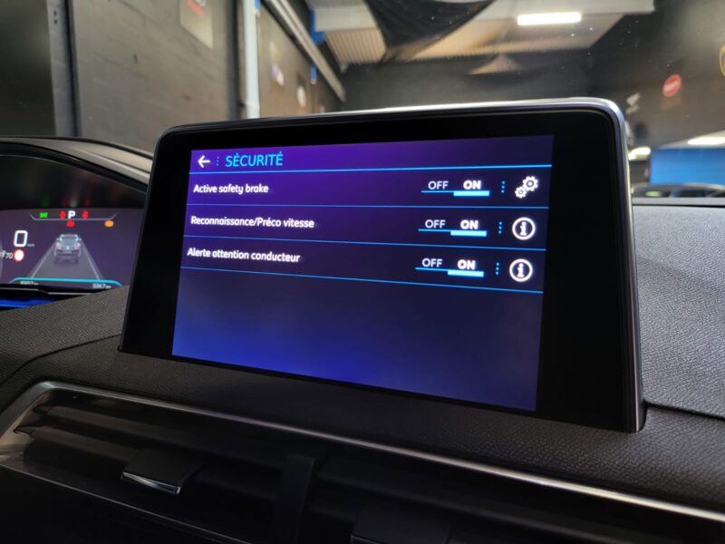 PEUGEOT 3008 1.6 Thp 165cv ALLURE EAT6 / E-COCKPIT / CAMERA / CARPLAY / GRIP CONTROLE SUIVI COMPLE