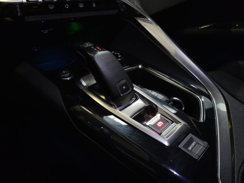 PEUGEOT 3008 1.6 Thp 165cv ALLURE EAT6 / E-COCKPIT / CAMERA / CARPLAY / GRIP CONTROLE SUIVI COMPLE