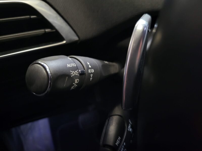 PEUGEOT 3008 1.6 Thp 165cv ALLURE EAT6 / E-COCKPIT / CAMERA / CARPLAY / GRIP CONTROLE SUIVI COMPLE