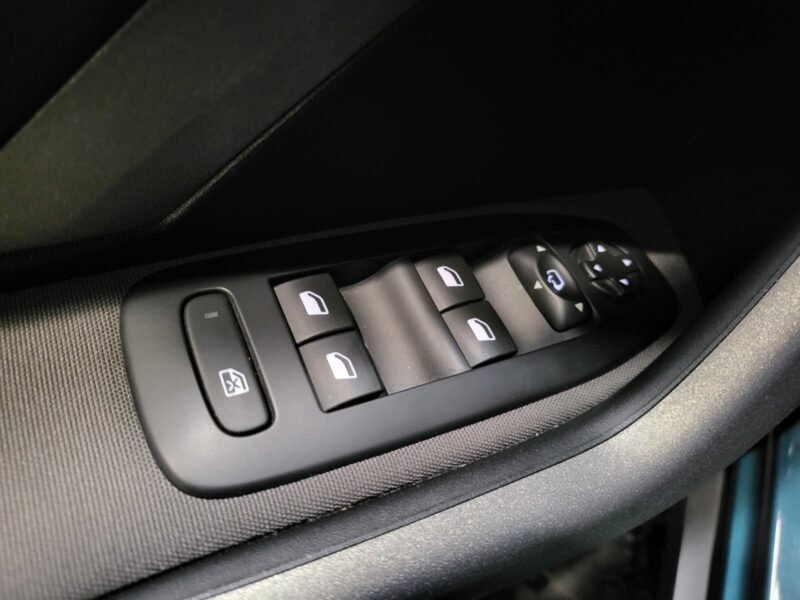 PEUGEOT 2008 1.2 PureTech 110cv Allure BVA // APPLE CARPLAY/ANDROID AUTO/CAMERA DE RECUL