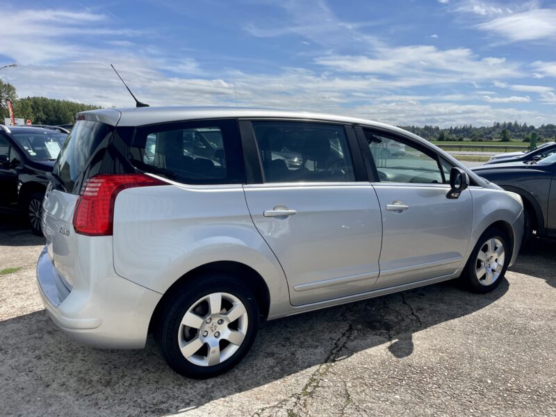 PEUGEOT 5008 2010