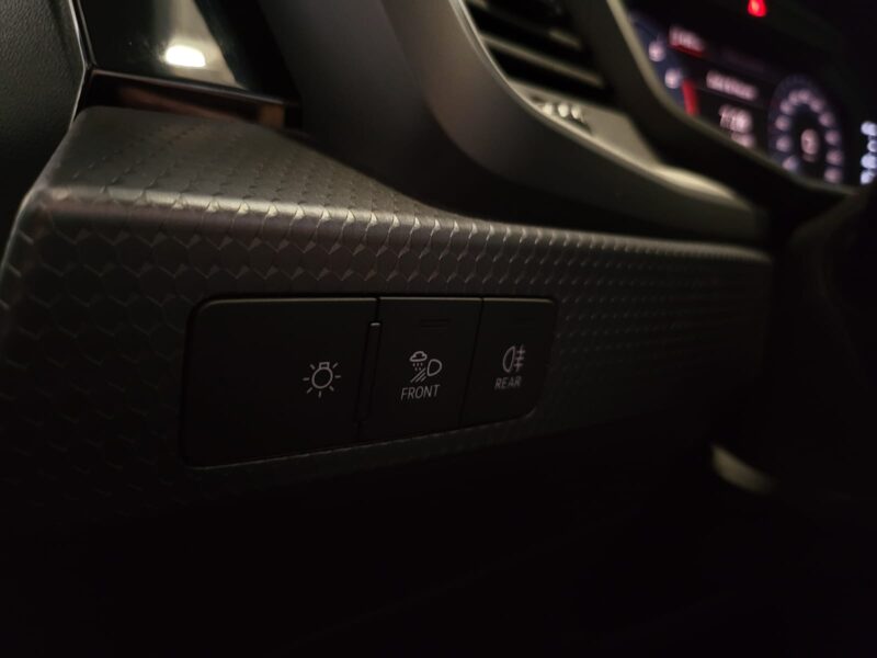 AUDI A1 SPORTBACK 25 TFSi 95cv ADVANCED S-TRONIC 1ER MAIN VIRTUAL COCKPIT / CARPLAY / KEYLESS