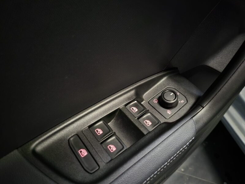 AUDI A1 SPORTBACK 25 TFSi 95cv ADVANCED S-TRONIC 1ER MAIN VIRTUAL COCKPIT / CARPLAY / KEYLESS