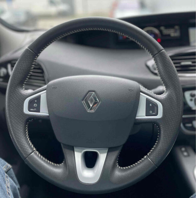 RENAULT SCÉNIC III 2012