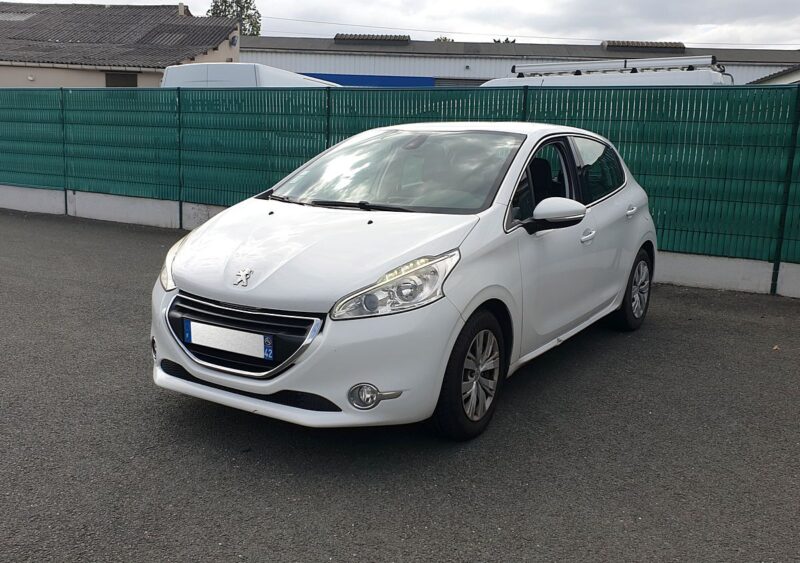 PEUGEOT 208 1.4 HDi 68ch BVM5 Business