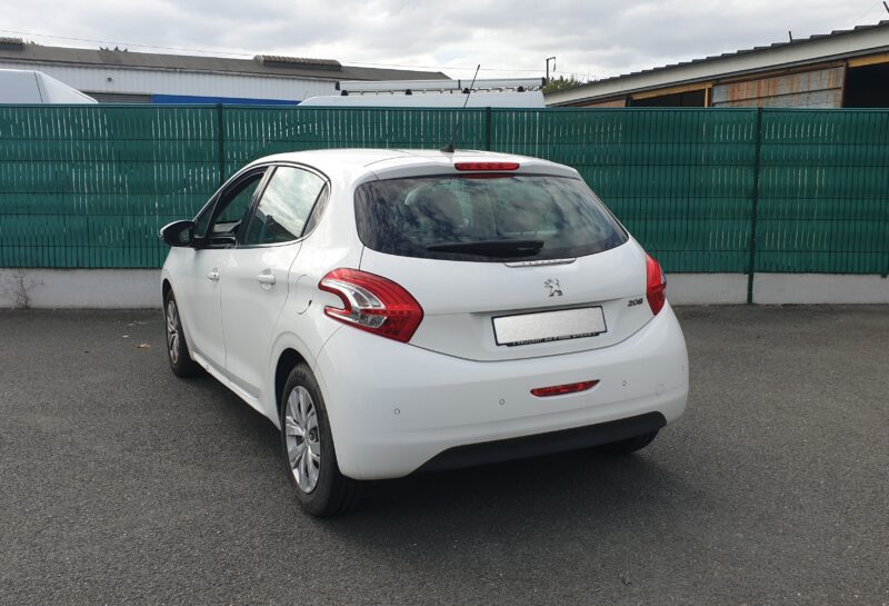 PEUGEOT 208 1.4 HDi 68ch BVM5 Business