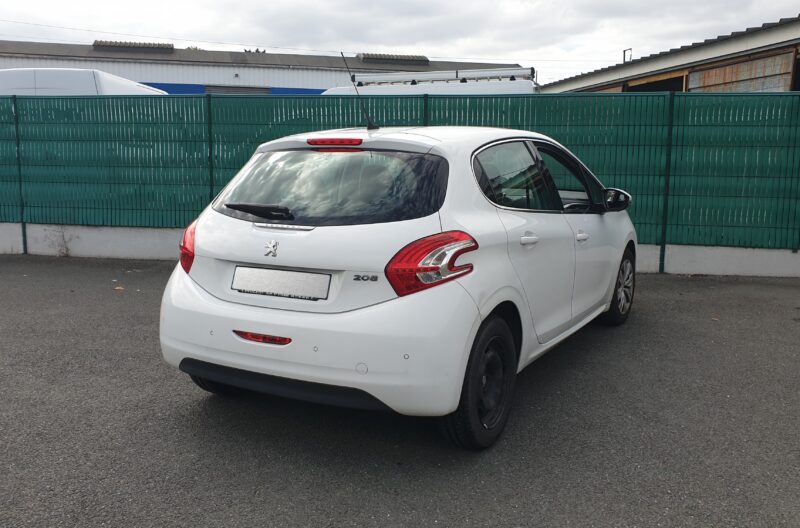 PEUGEOT 208 1.4 HDi 68ch BVM5 Business