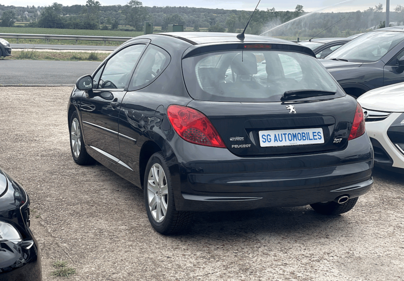 PEUGEOT 207 2009